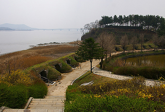 덕진진